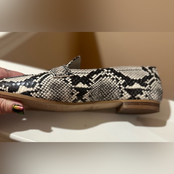 Women's BODEN Snakeskin Patterned Loafers. Size 37.5 (US 6.5). - Picture 9 of 11